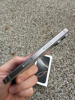 iPhone 16 pro - baterie 100% - 3