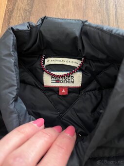 Černá lehká péřová prošívaná přechodová bunda Tommy Hilfiger - 3