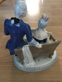 Porcelánové sousoší na lavičce - 3