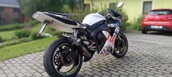 Yamaha R1 - 3