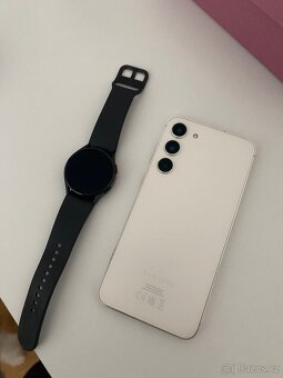Samsung galaxy S23+ a Samsung Galaxy Watch 4 - 3