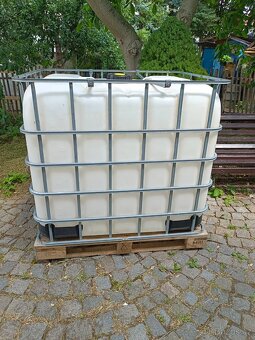 Nádrž 1000Ltr. IBC kontejner v pozinkované kleci 2.150 Kč - 3