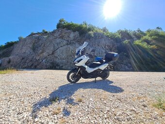 Honda ADV 350, model 2024, koupená 2025, v záruce - 3