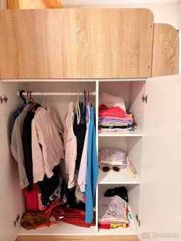 Dětská postel se stolem a skříní - 3