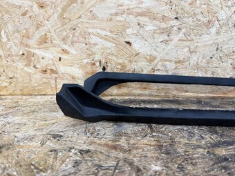 LIŠTY ČELNÍHO OKNA LAND ROVER DISCOVERY SPORT L550 - 3