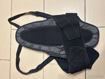 Prodám chránič páteře na moto Dainese vel.:M - 3