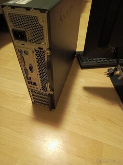 Monitor+počítač - 3