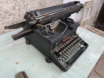 Historický psací stroj - 3