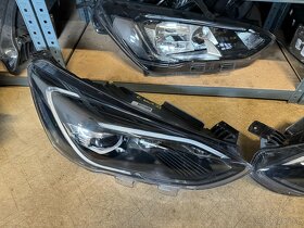Ford Focus MK4 Přední světla xenon - 3