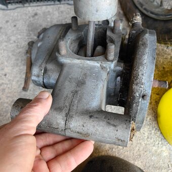 ČZ 175 předvalecna motor - 3