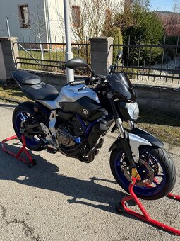 Yamaha MT 07 - 3