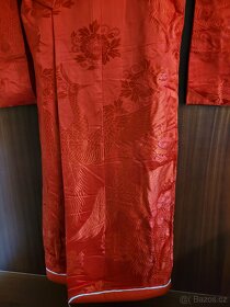 Červené hedvábné svatební kimono učikake - 3