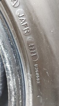 2ks letni Dunlop 235/55-17 vzorek okolo 4,5mm - 3
