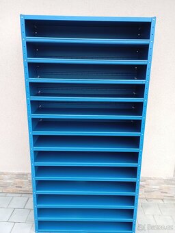 Kovový regál s děliči - 3