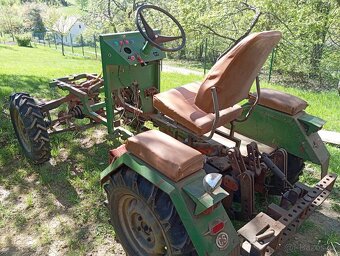 Rozpracovaný traktor - 3