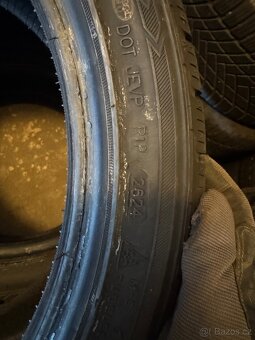 235/40R18 - 3