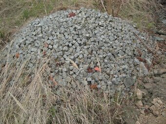 Žulové obrubníky, krajníky, kostky. - 3