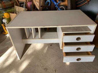 Zdarma díly kuchyně, psací stůl , atd. - 3