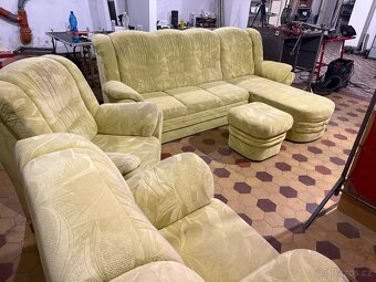 Rozkládací gauč + 2 křesla a bobek - 3