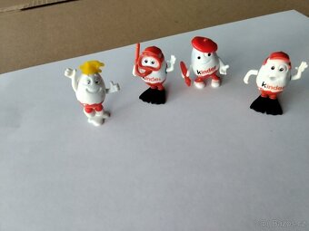 4 RŮZNÉ FIGURKY - 3