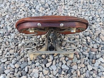 Staré kožené sedlo - 3