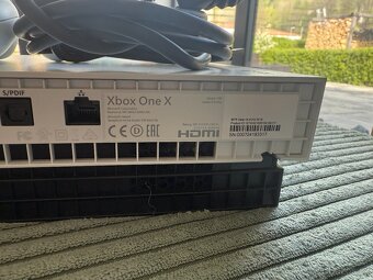Xbox One X 1TB + 2 ovladače - 3