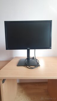 Monotor LG - 3