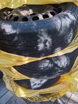Letní gumy, originál plechové disky VW 205/55 r16 - 3