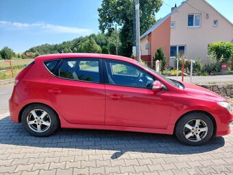 Hyundai i30 1.6 CRDi 66kw  rok v.2011 - 3