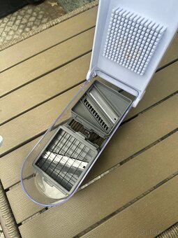 Ruční kráječ zeleniny s vyměnitelnými nástavci - 3