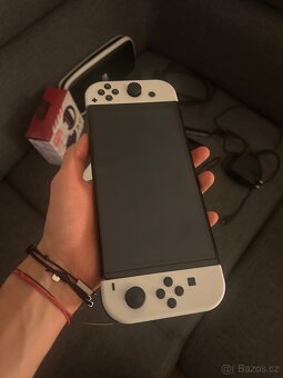 Nintendo switch OLED (top stav) + hra + příslušenství - 3