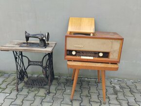 Gramofon ,retro stůl a šicí stroj - 3