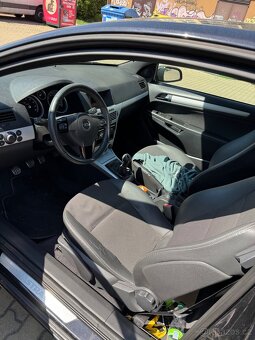 Opel Astra GTC 2.0T (Horší stav karoserie) - 3
