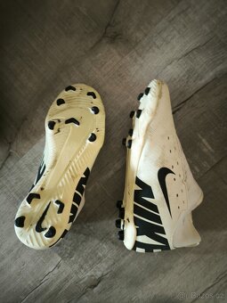 Kopačky NIKE vel. 38,5 plastové špunty - 3