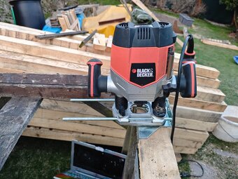 Horní fréza Black & Decker - 3
