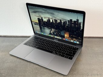 MacBook Air 13'' 2019 / i5 / 16GB / 128GB / Space Gray - 3