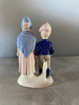 Porcelánová figurka - chlapec a dívka - 3