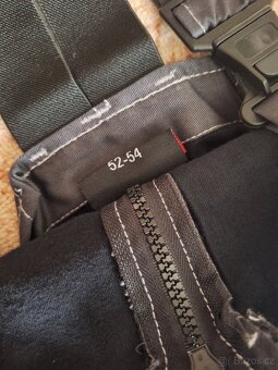 Pracovní pánské kalhoty s laclem - 3