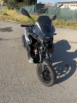 Aprilia SR 125 GT rv:2022/3 lehce havarovaný pojízdný - 3
