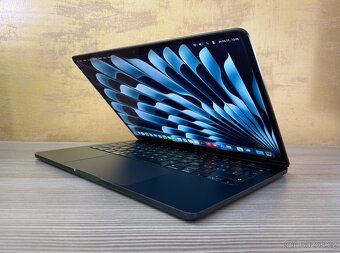 MacBook Air 13" 2022 M2 8GB 256GB Temně Inkoustový - 3