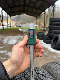 Sada zimních pneumatik Semperit a Pirelli |215/65/17| - 3