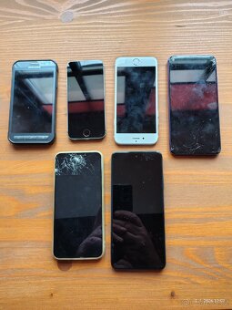 Staré mobilní telefony - 3