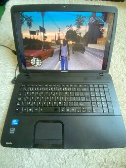 17 palcovy notebook Toshiba - 3
