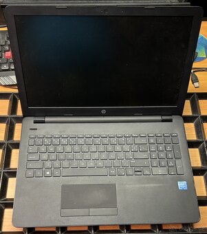 HP 15, Pentium 2.56GHz, 4 jádra, 8GB RAM, SSD 256GB - 3