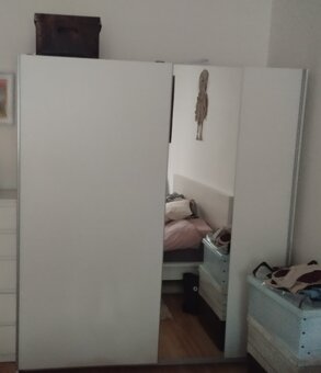 Šatní skříň se zrcadlem - 3