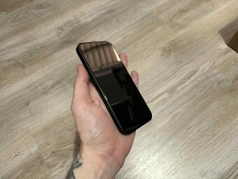 iPhone 16 128Gb / Černý - 3