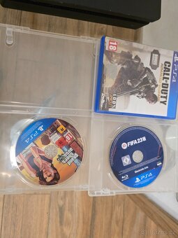PlayStation 4 1Tb + 1x ovladač + kabely + 3 Hry - 3