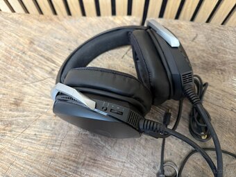 Herní sluchátka ASUS ROG Theta 7.1 - 3