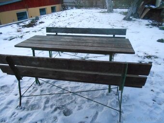 Dvě lavičky a stůl - 3