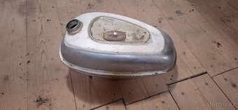 Řidítka a nádrž - 3